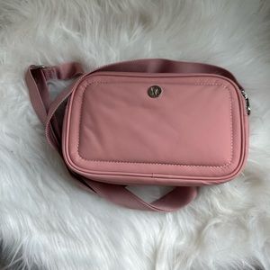 Lululemon camera crossbody bag never worn